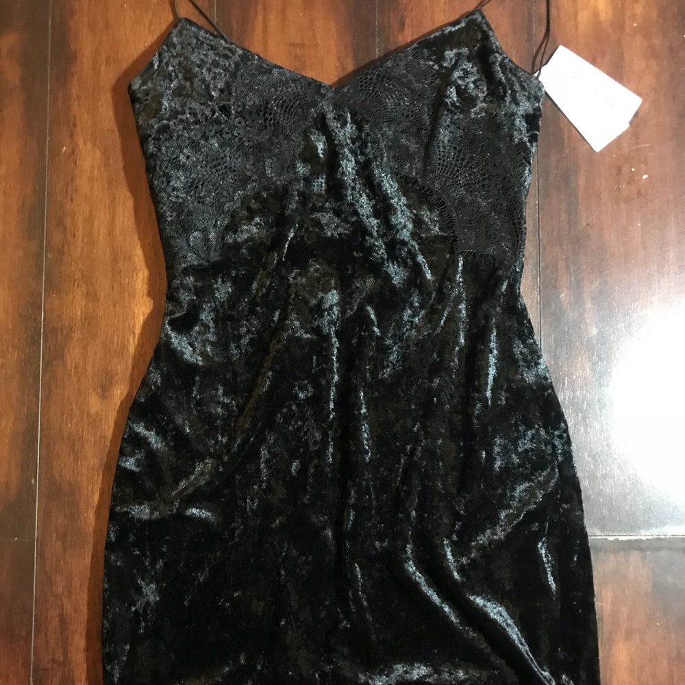 SALE ‼️ Guess Velvet & Lace Dress ✨✨✨
